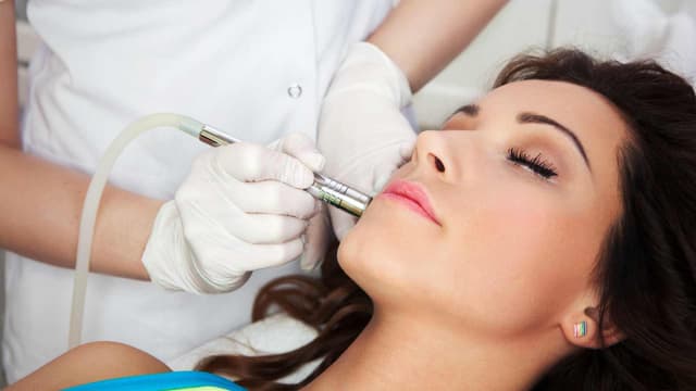 تزریق بوتاکس برای خطوط پیشانی (0.5 واحد) دکتر نادری